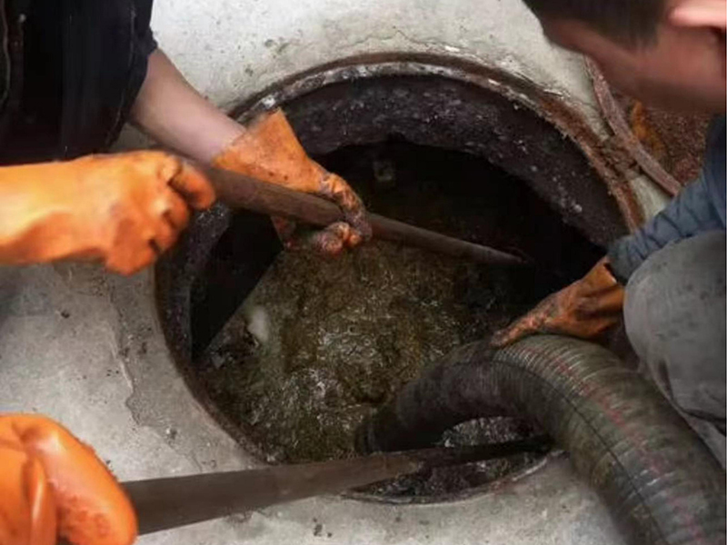 林芝清理化粪池时如何避免沼气的危害?